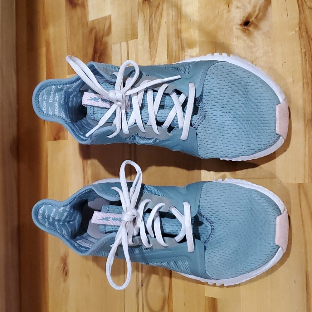 Women's Reebok tennis shoes size 10